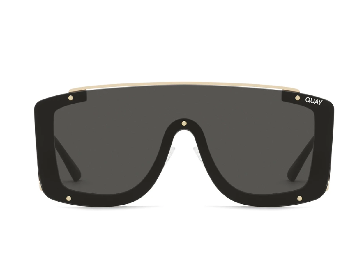 Quay hold online for applause