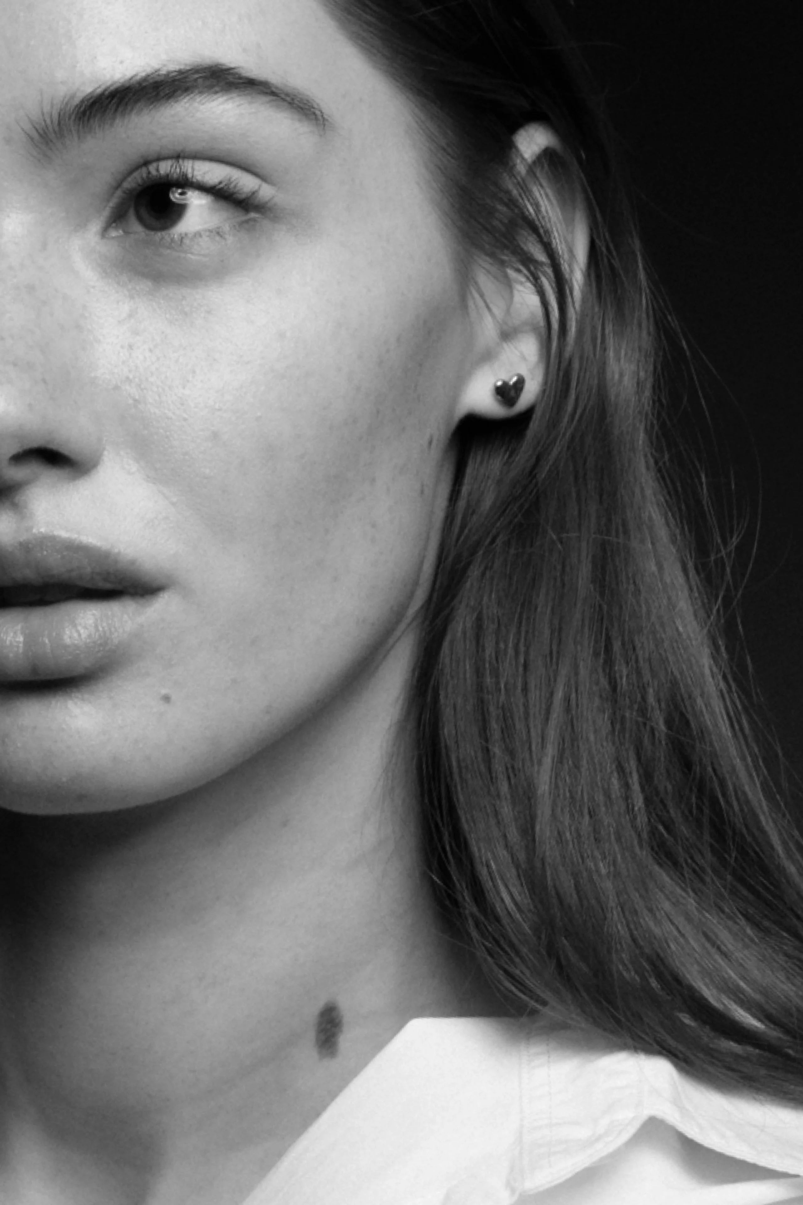 The Pebble Heart Studs - Gold