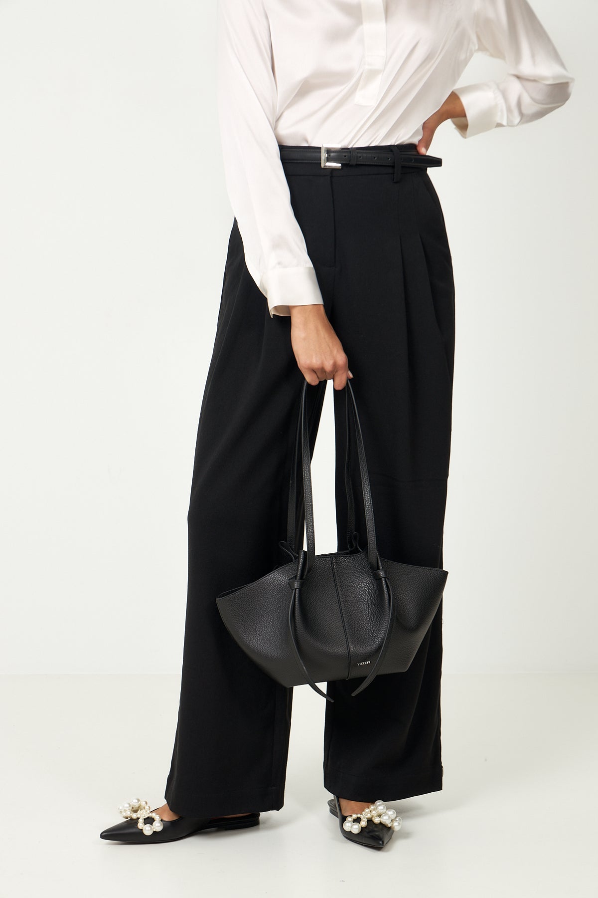Mochi Pebble Grain Leather - Black