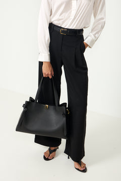 Gyoza Tote Pebble Grain Leather - Black