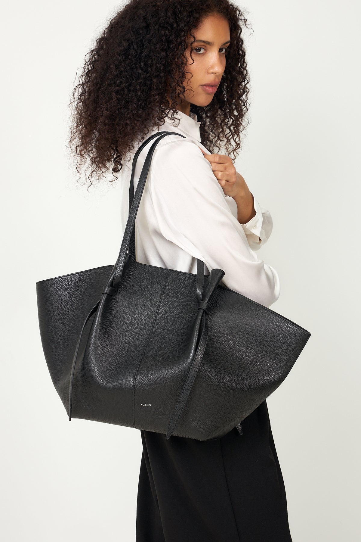XL Mochi Pebble Grain Leather - Black