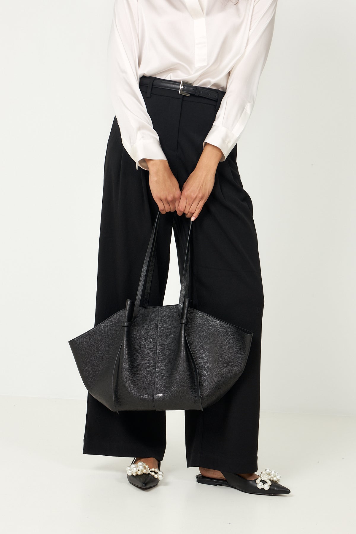 Large Mochi Pebble Grain Leather - Black