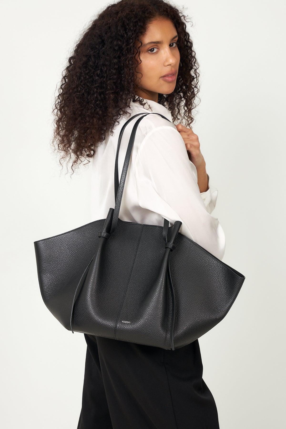 Large Mochi Pebble Grain Leather - Black