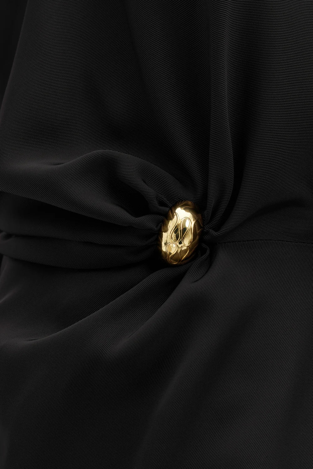 Zilla Brooch Detailed Blouse - Black