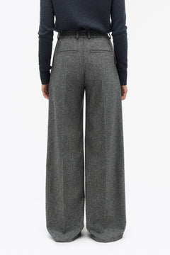 Ellis T - Lead Grey