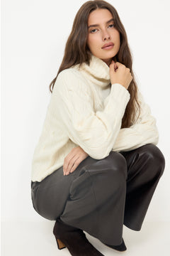 5660 Cosima - Off White