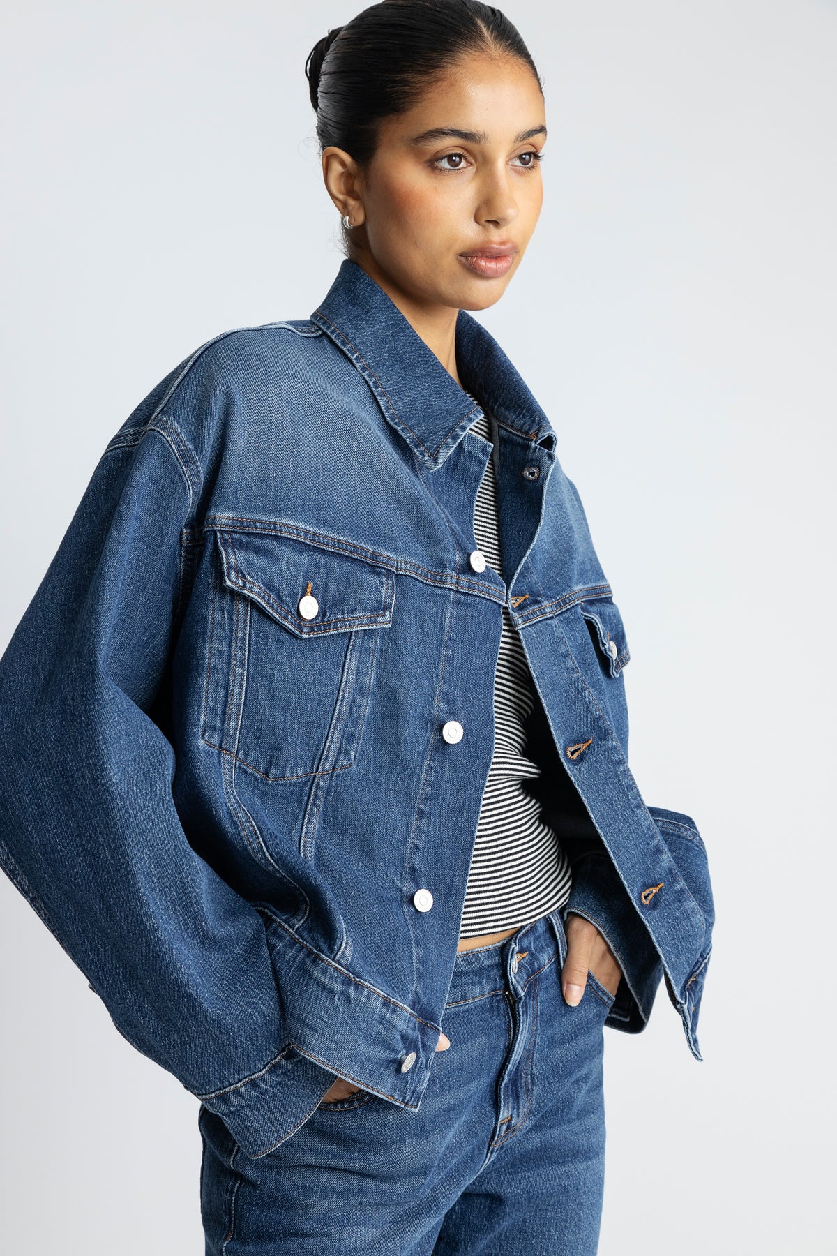 Oli Cropped Trucker - Artifact