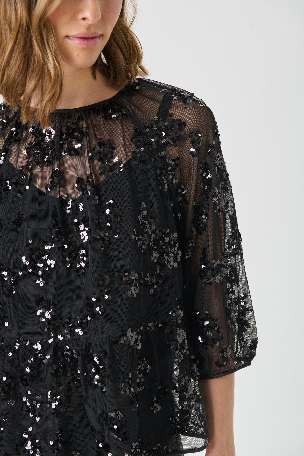 VivanPW BL - Black Sequins On Mesh