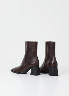 5002 Hedda - Chocolate