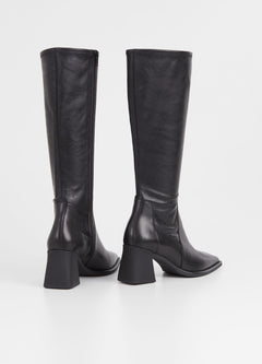 5602 Hedda - Black