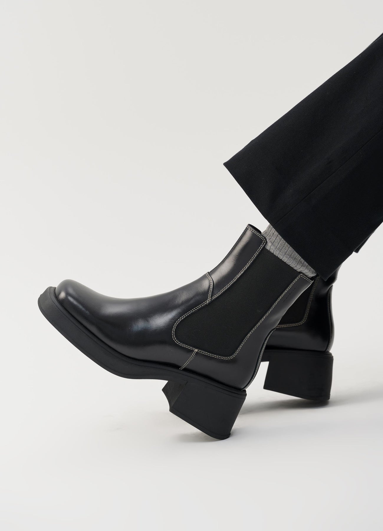 5642-001 Dorah - Black/White