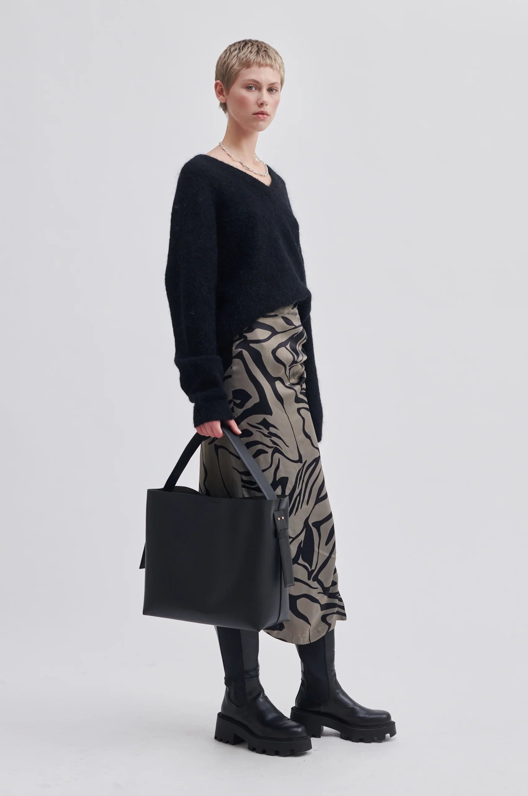 Leata Maxi Leather Bag - Black