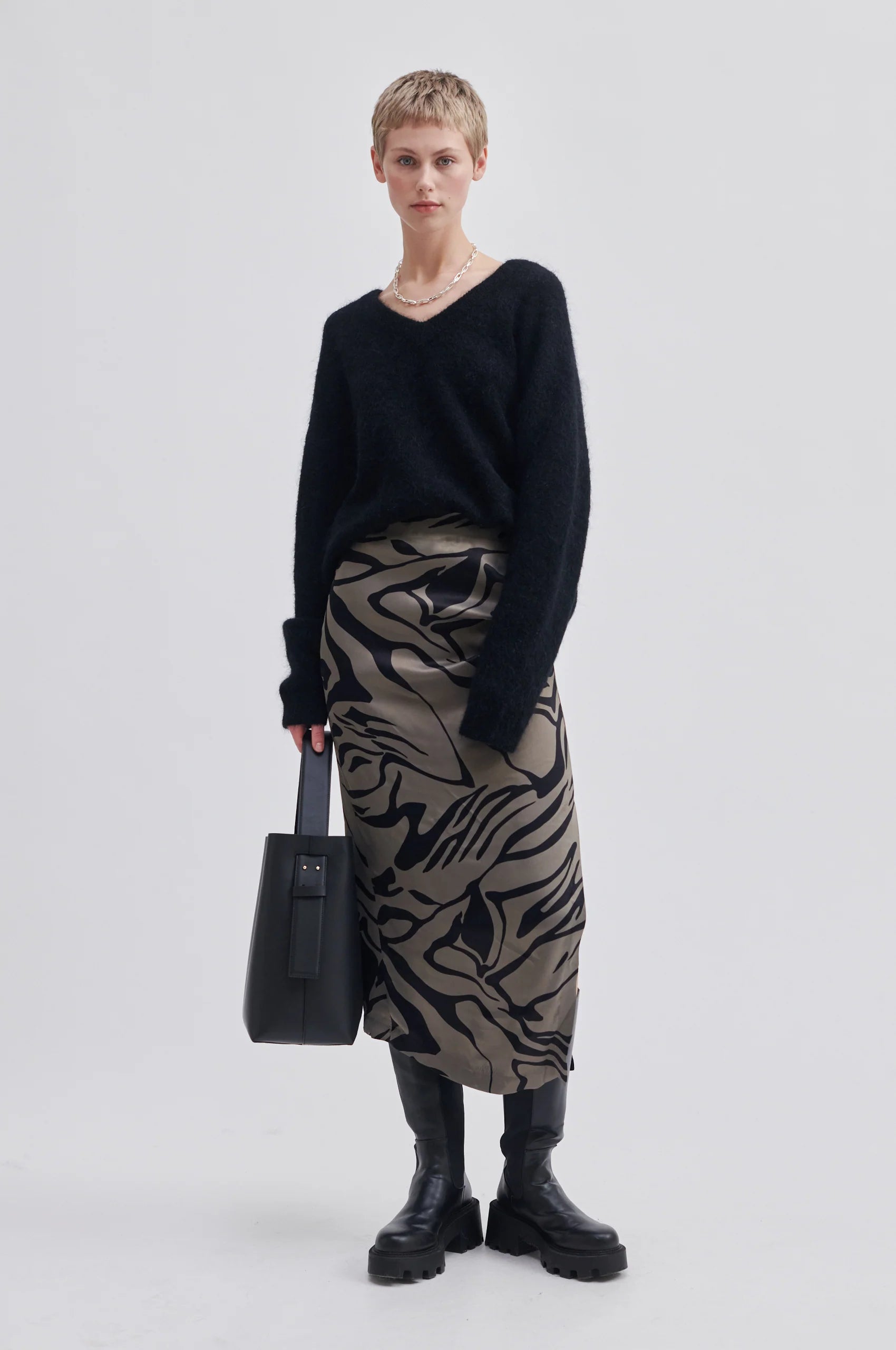 Leata Maxi Leather Bag - Black