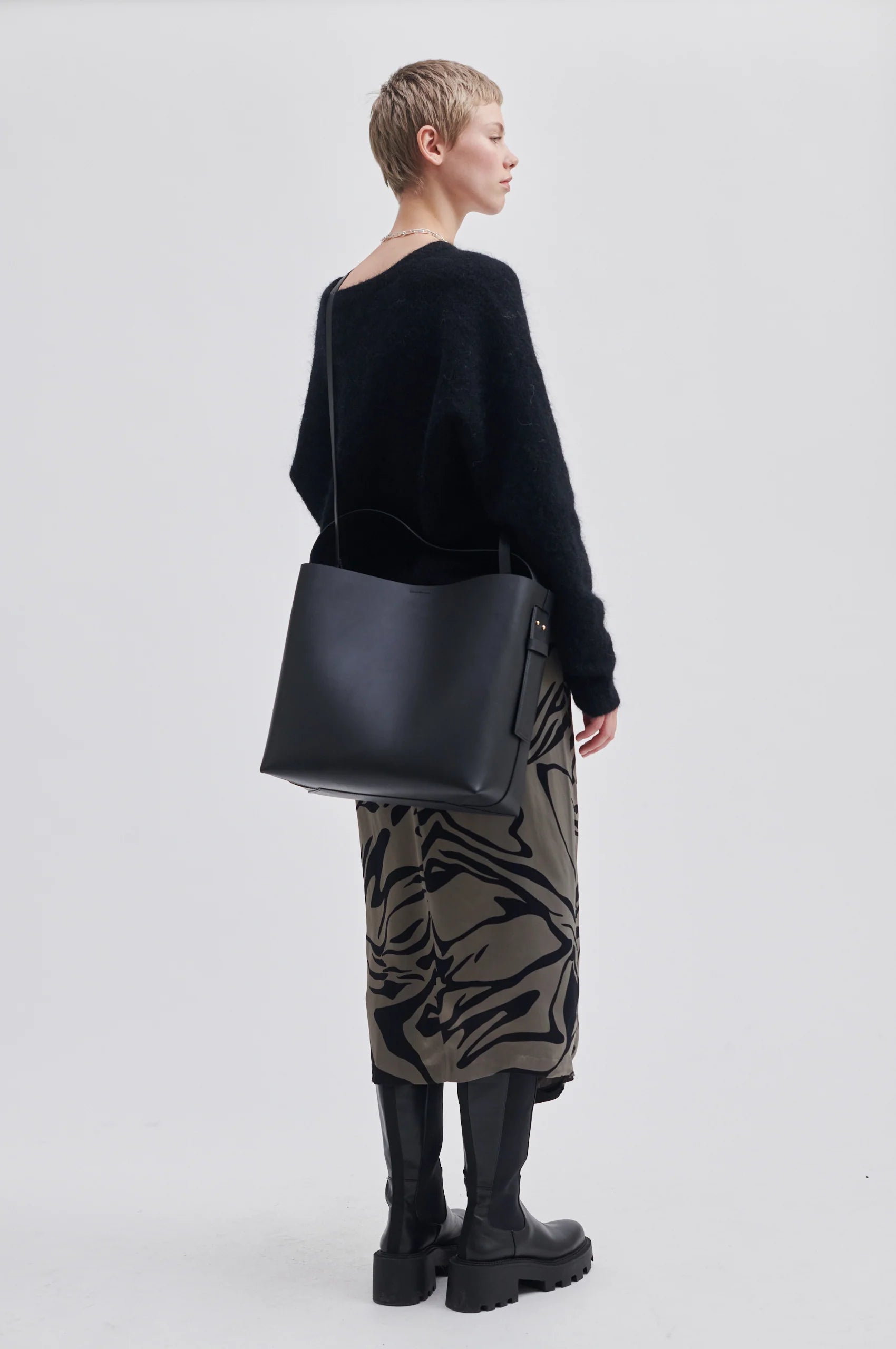 Leata Maxi Leather Bag - Black