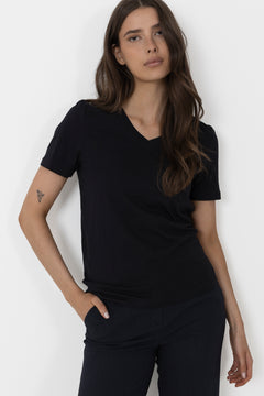 Essential Ss V-Neck Tee - Black