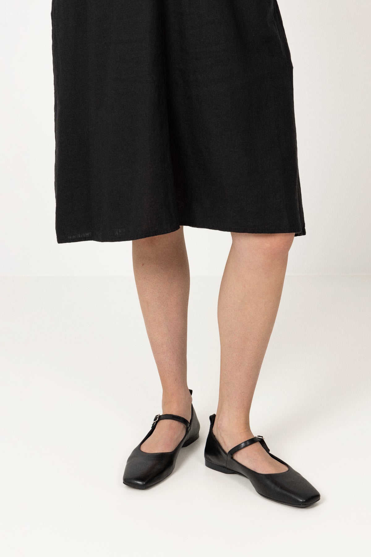 Delia - Black