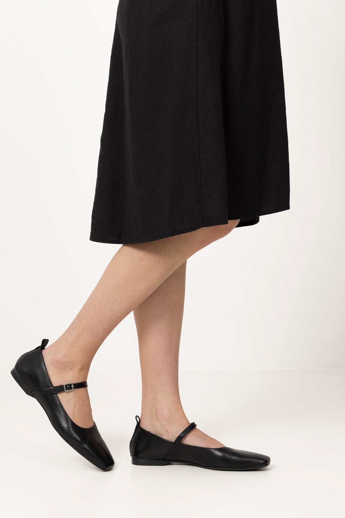 Delia - Black