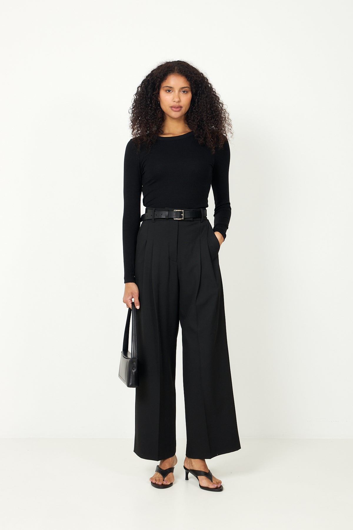 Dianna Ls O-Neck Top - Black