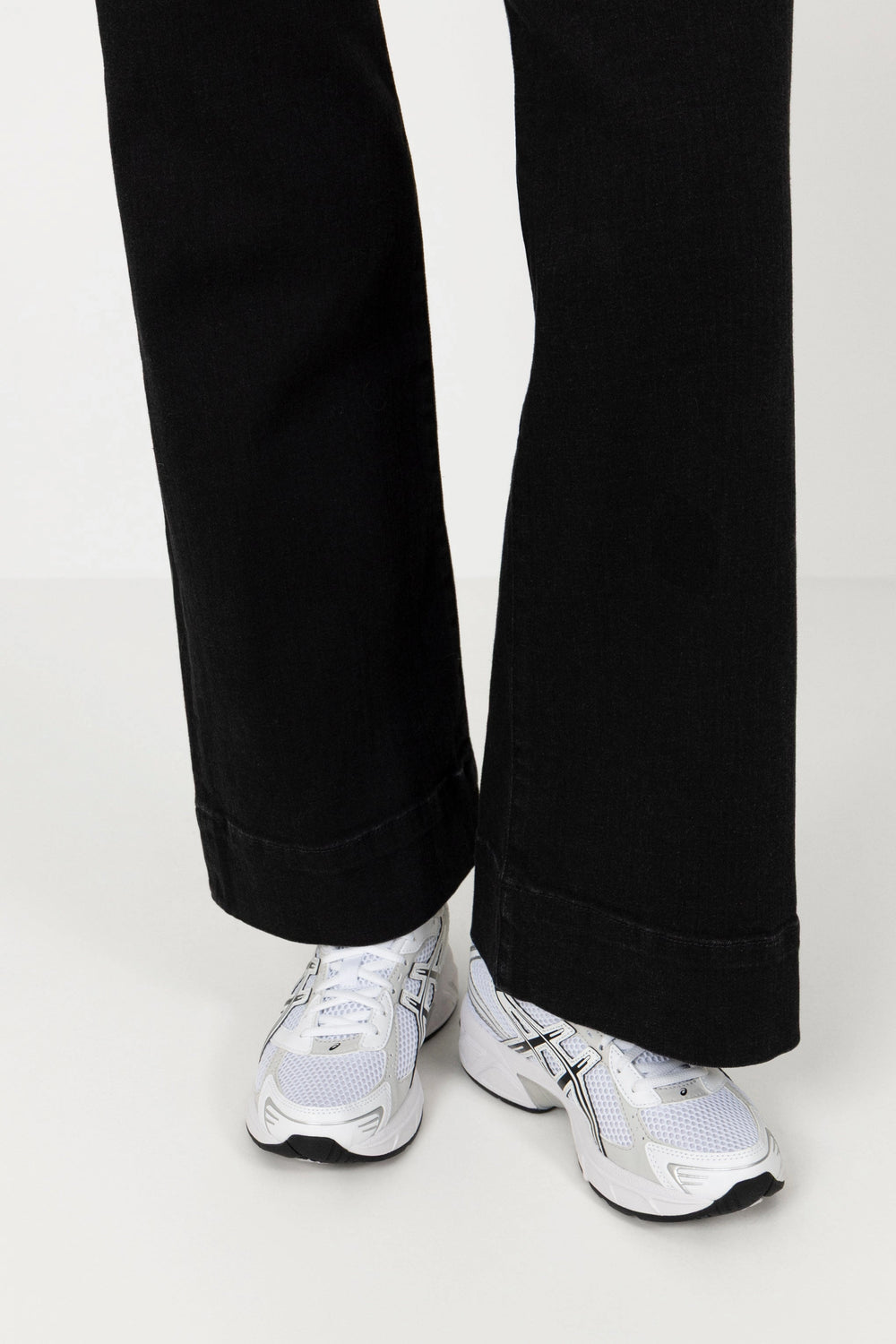 Gel-1130 - White/Black