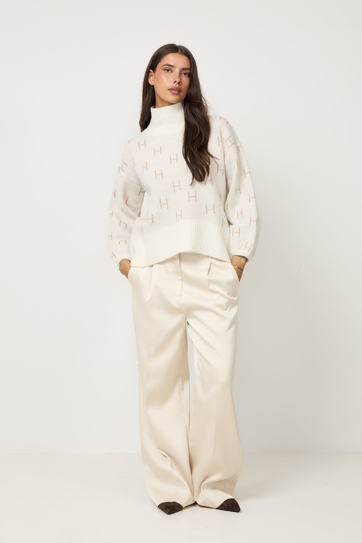 Fam Sweater Short - White