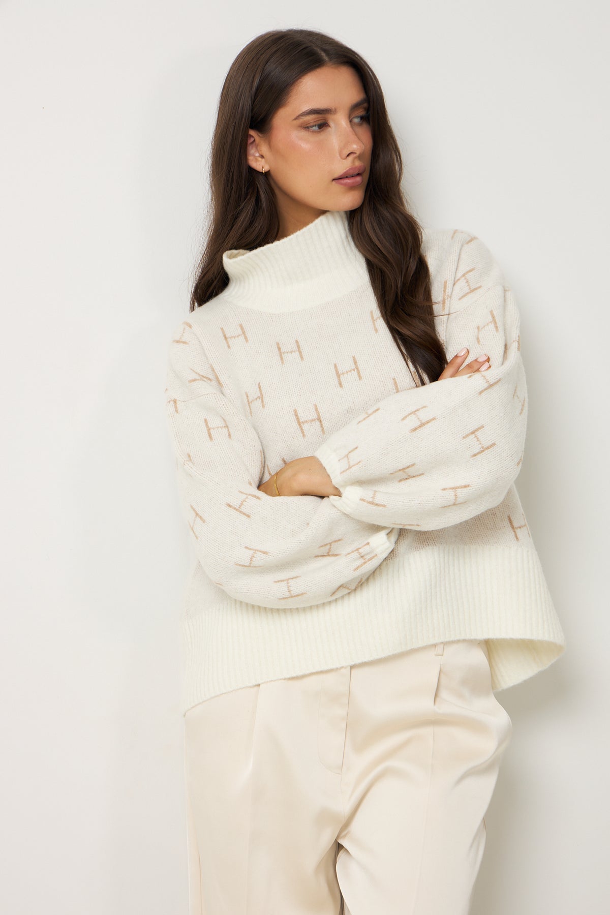 Fam Sweater Short - White