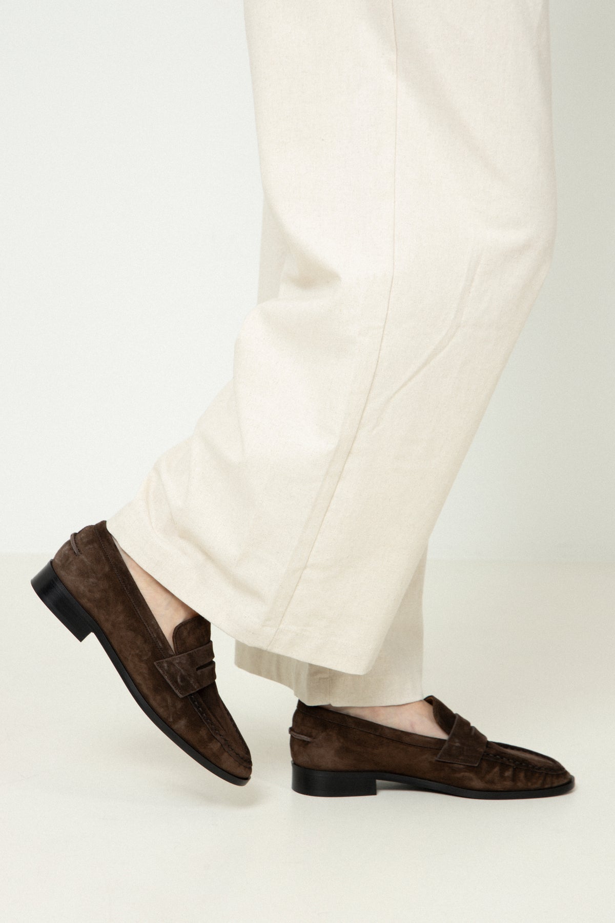 Airola Suede - Walnut