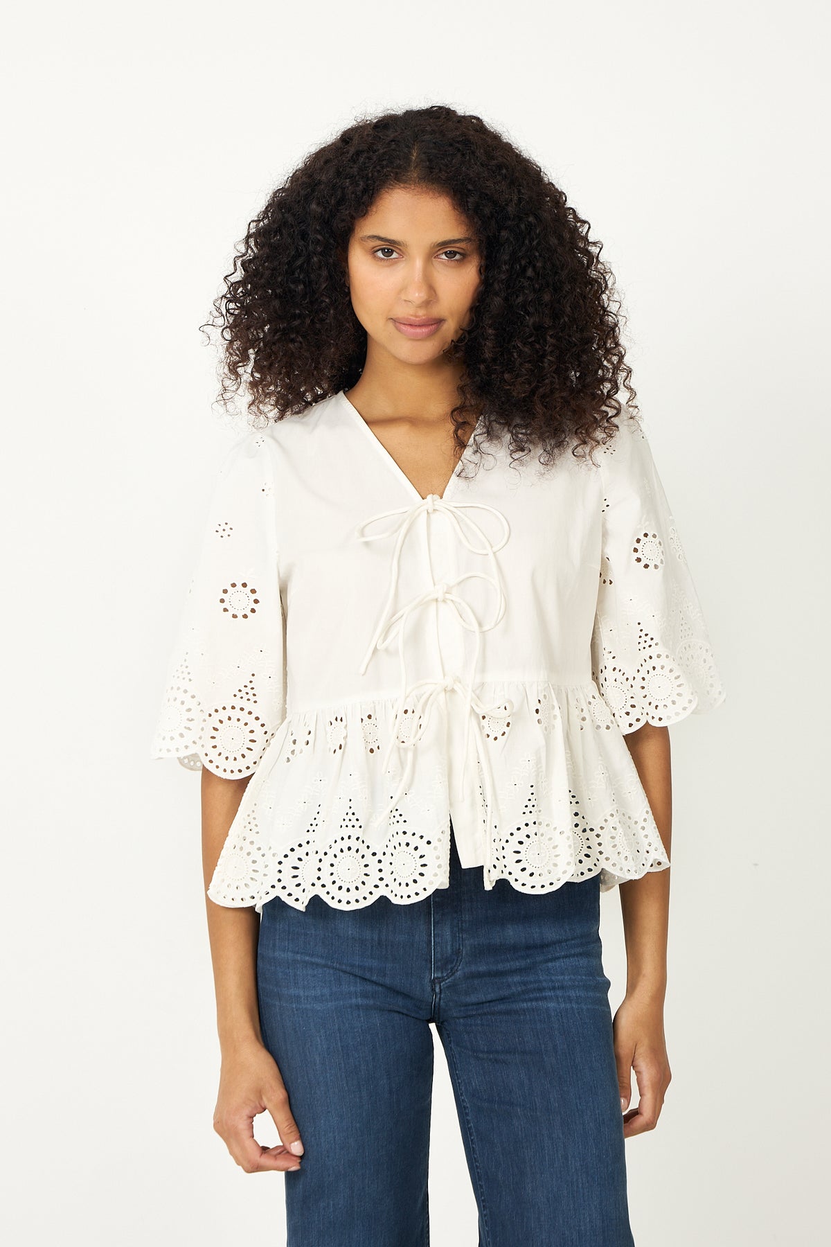 Yascornelia 2/4 Tie Top - Star White