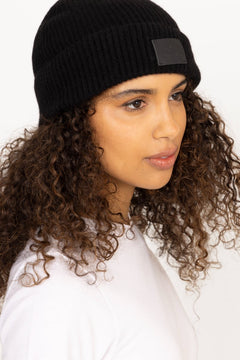 Carley Beanie - Black Cashmere