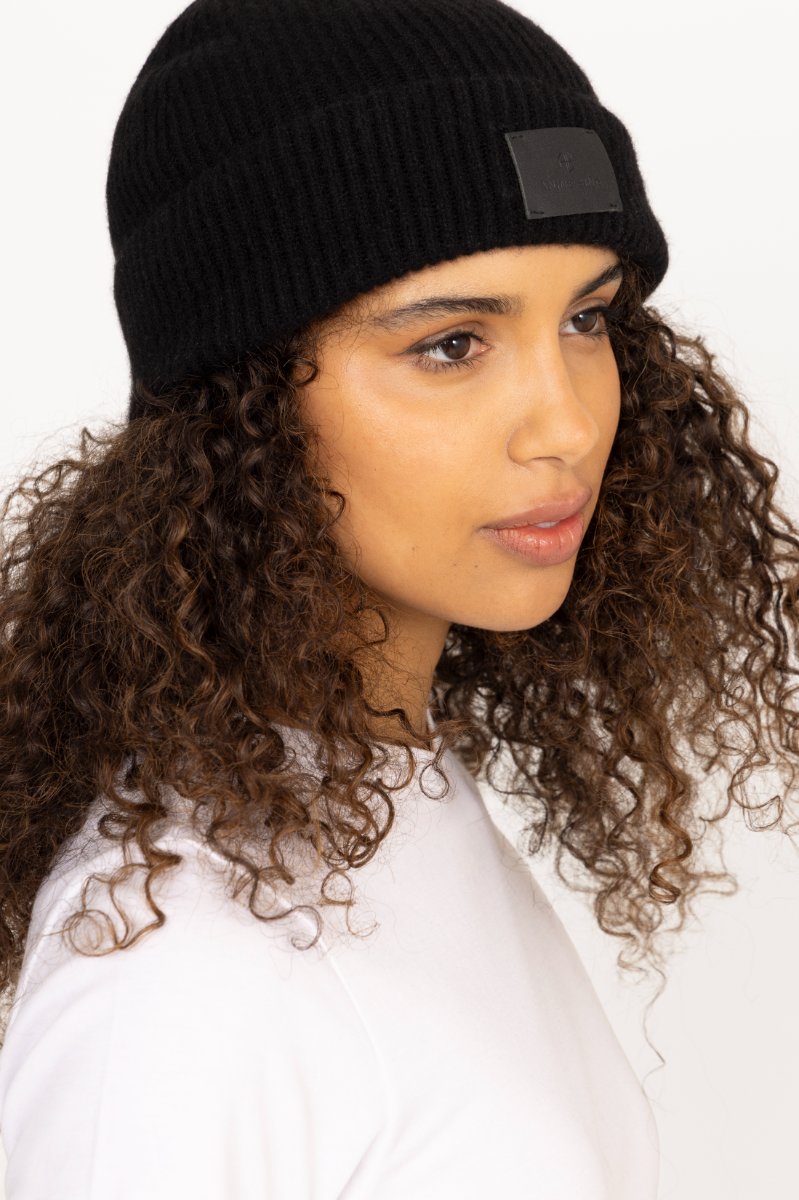 Carley Beanie - Black Cashmere
