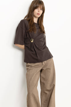 Enora Brooch Tee - Chocolate Torte