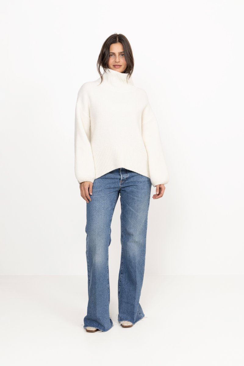 Fam Patch Short Sweater - White Alyssum
