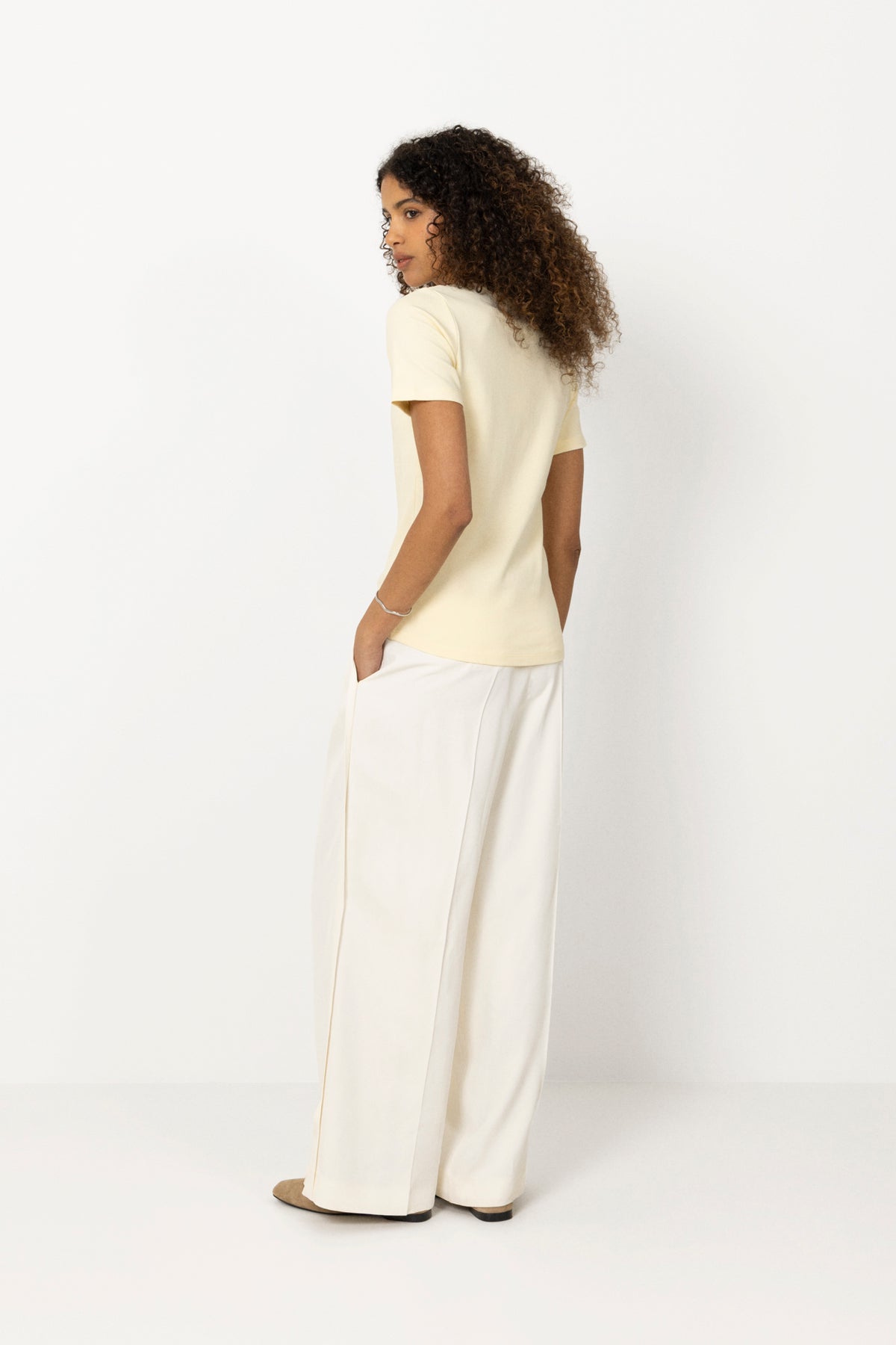 Linn Tee - Pastel Yellow