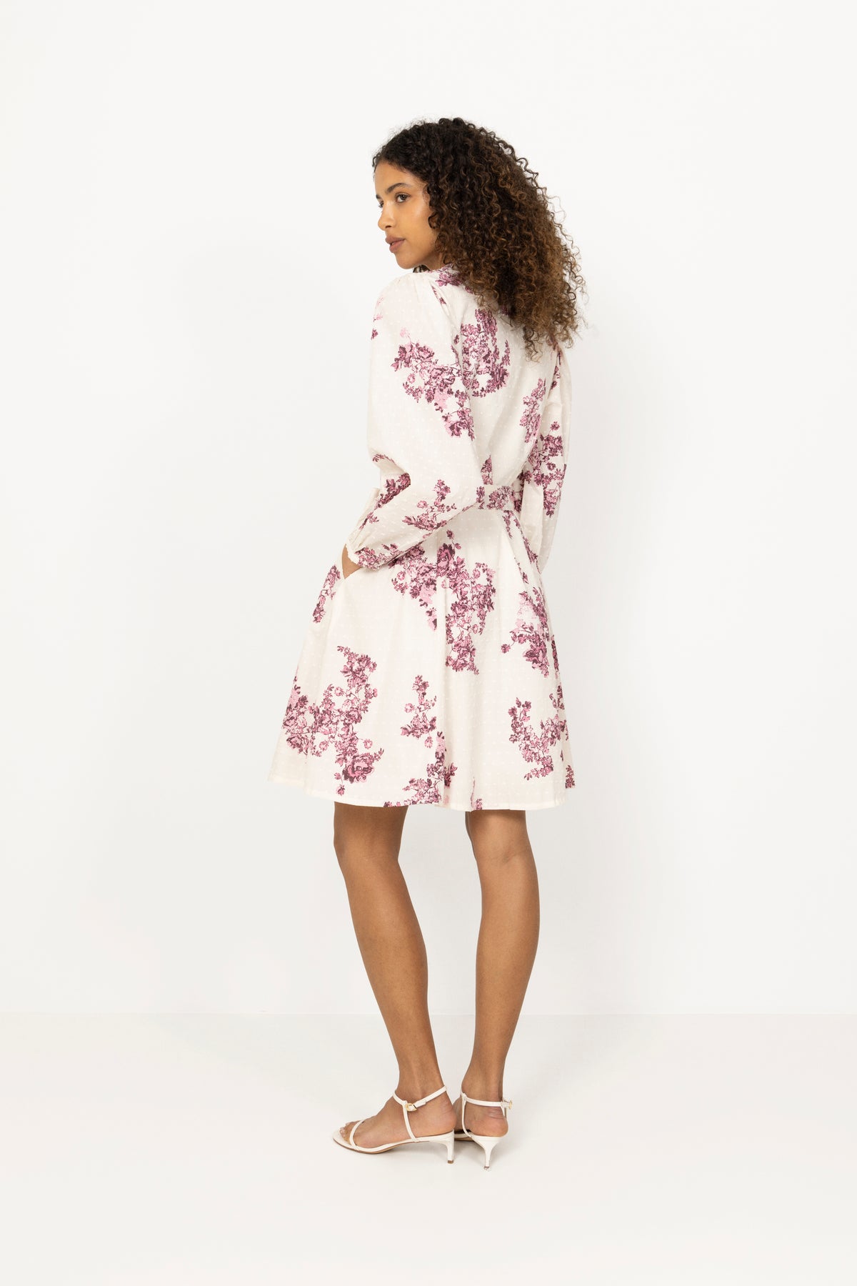 Avirapw Dr - Pink Shadow Flower Print