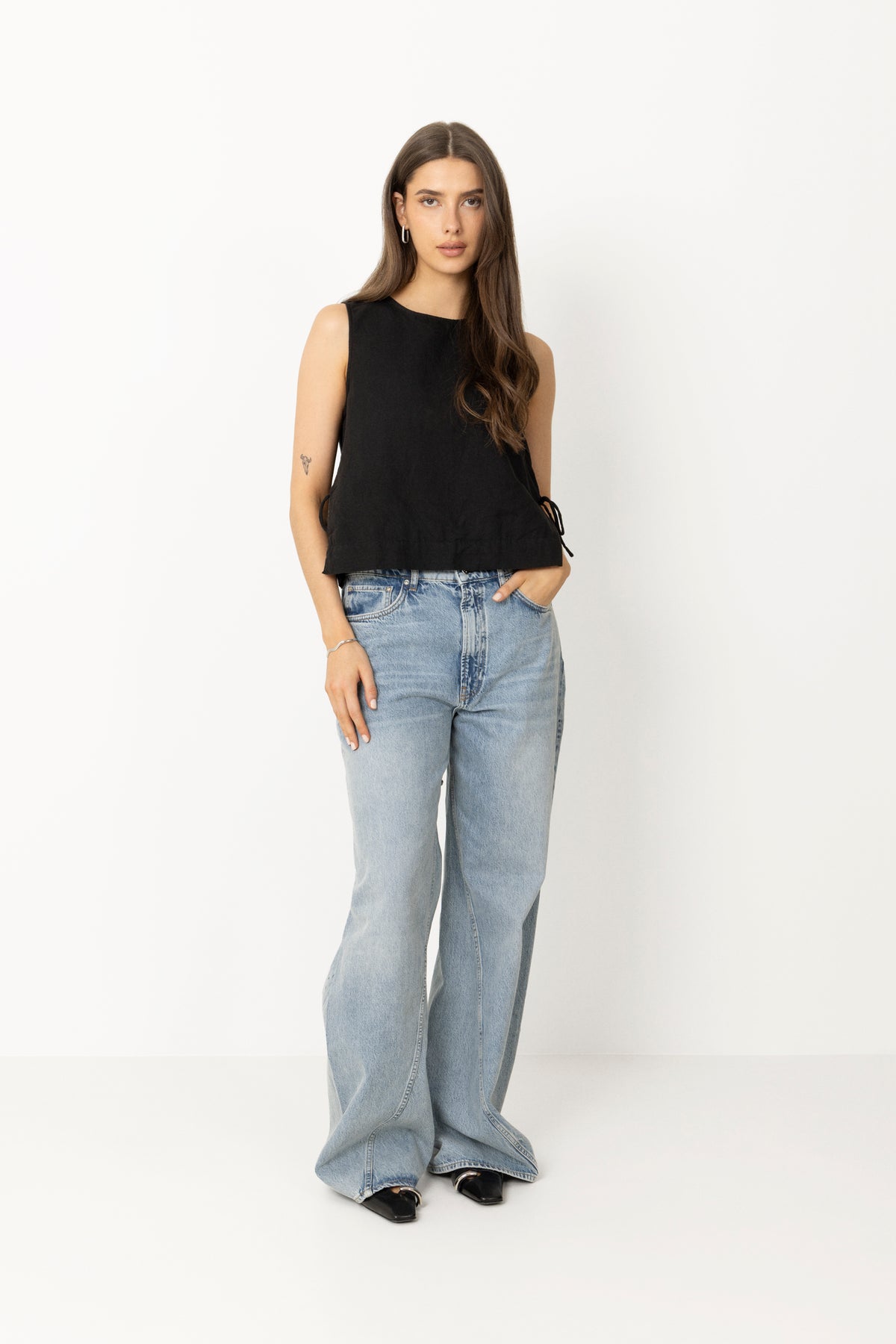 Svetlana Linen Top - Black
