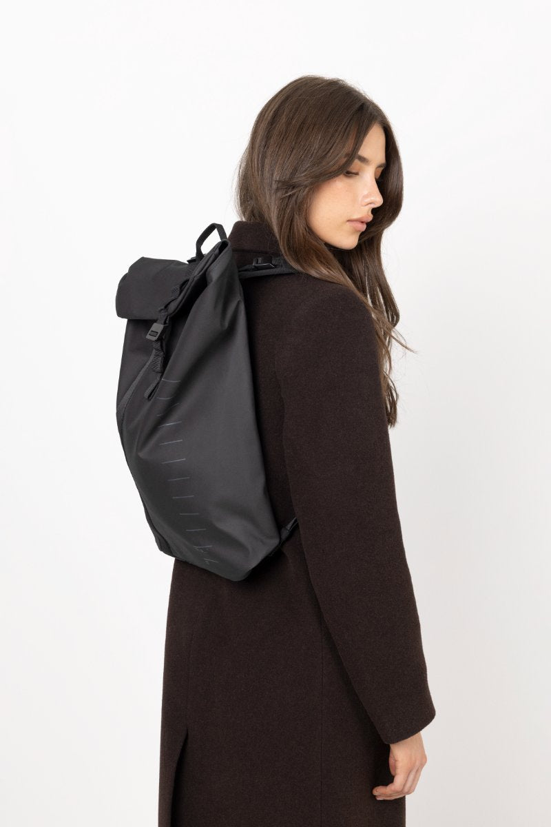 Essential Backpack 12L - Black Out