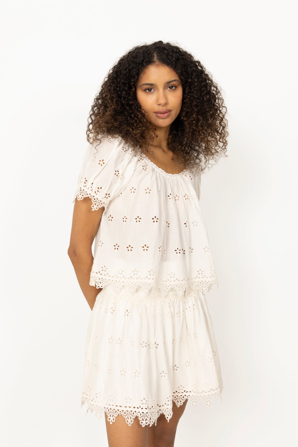 Leonora - White