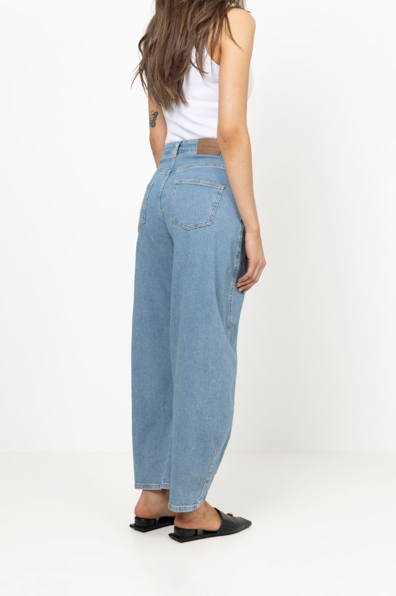 Kobane Tua Barrel Jeans - Light Blue Wash