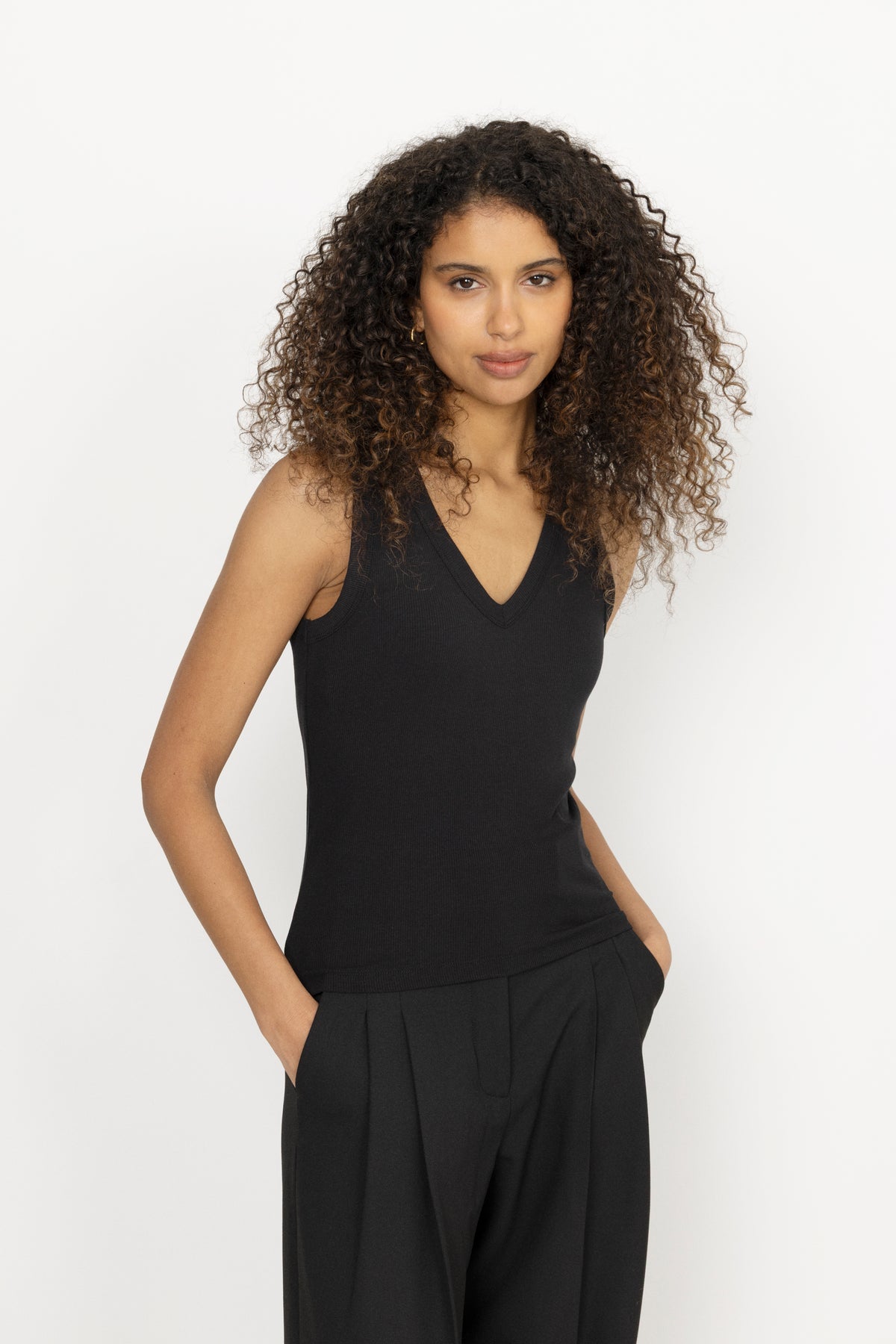 Nikkiapw To - Black
