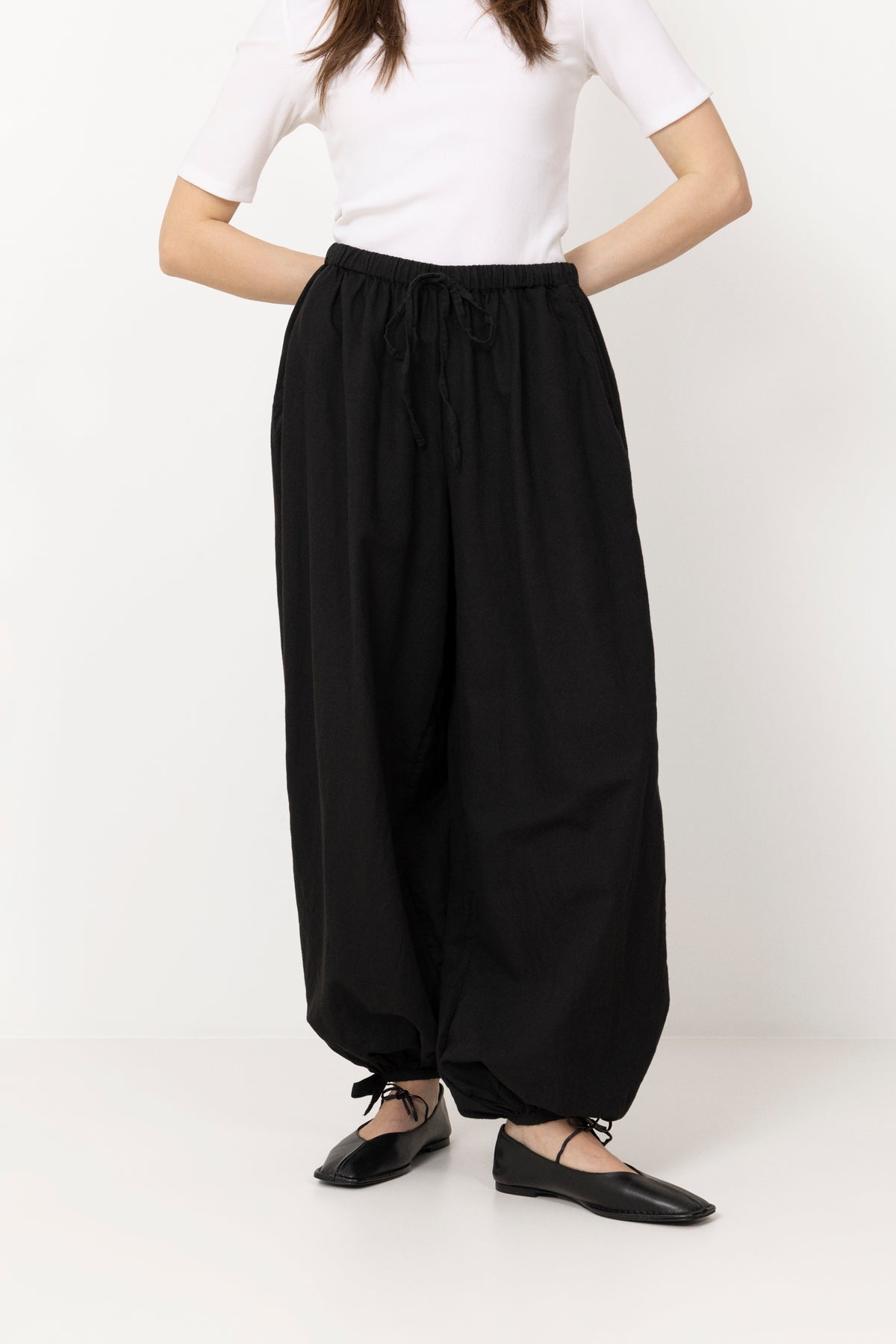 Roxane Balloon Linen Pants - Black