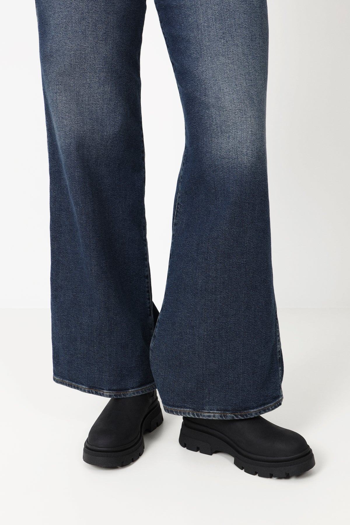 Low Chelsea Boot - New Black