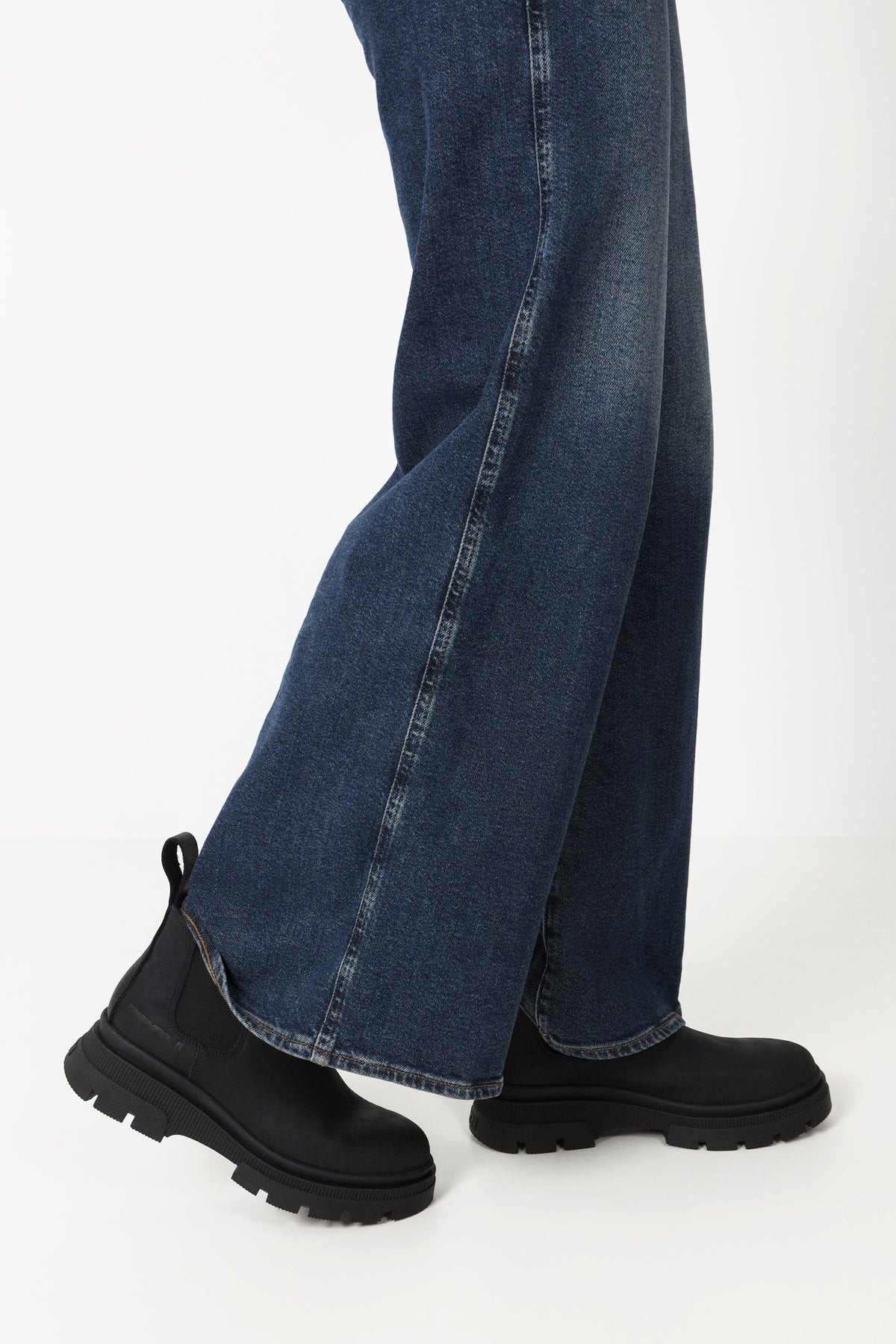 Low Chelsea Boot - New Black