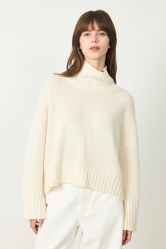 Girlfriend Turtleneck - Feather White