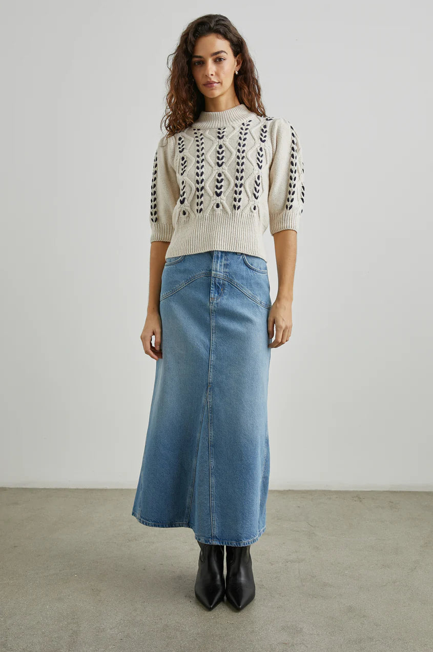 Addy - Oatmeal Navy Cables