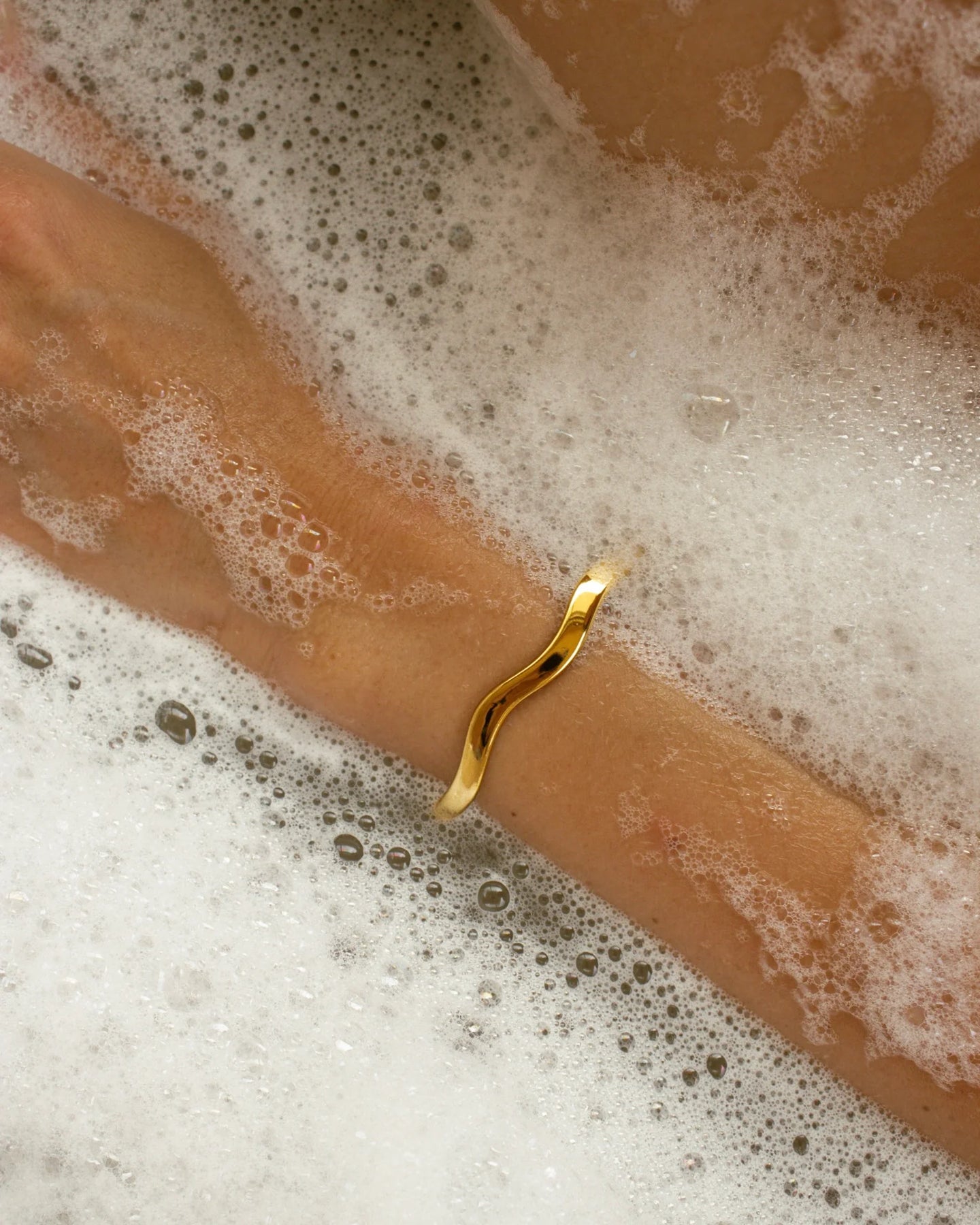 Wavy Bangle - Gold
