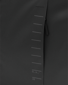 Essential Tote 20L - Black Out
