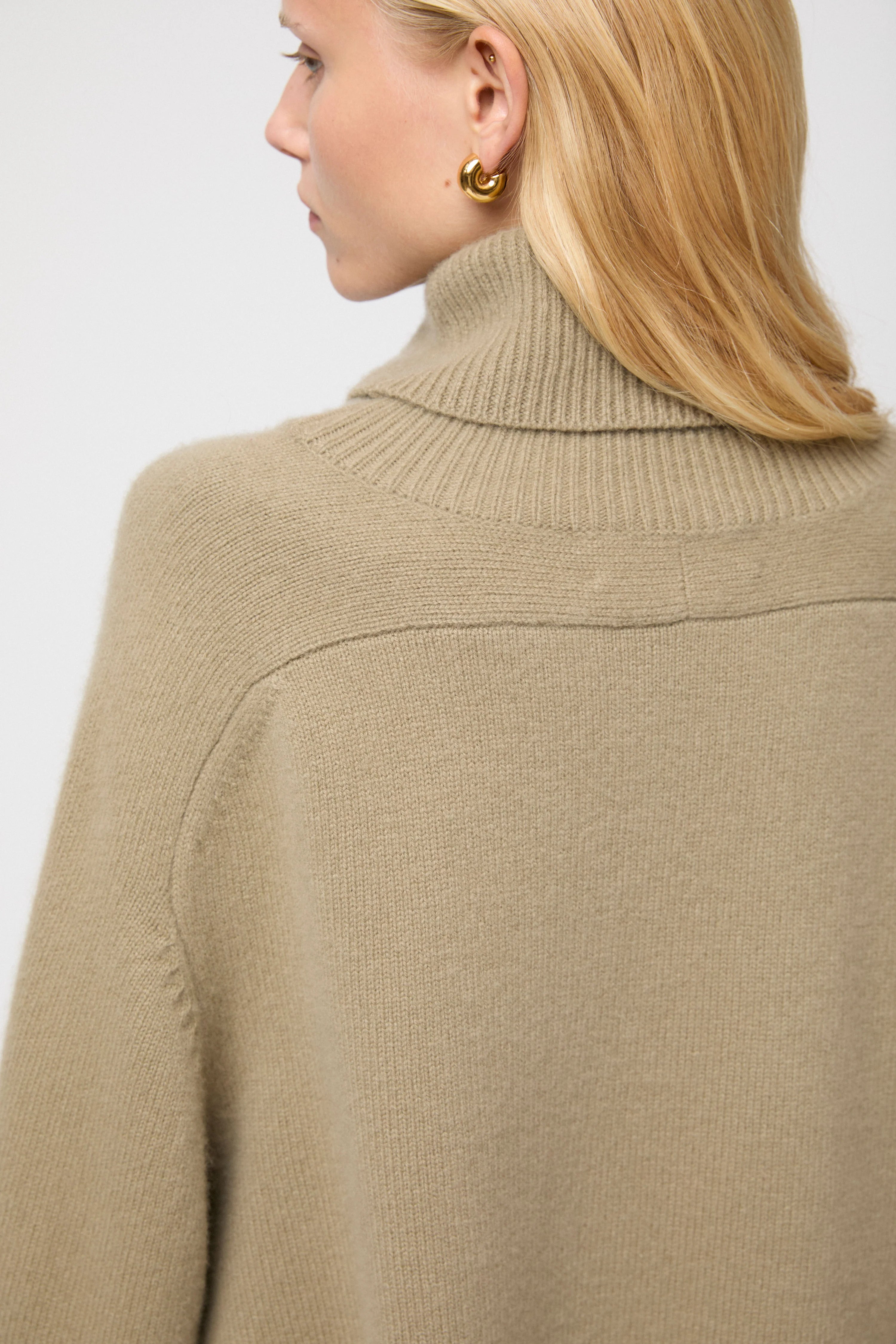 Issa Turtleneck Sweater - Olive