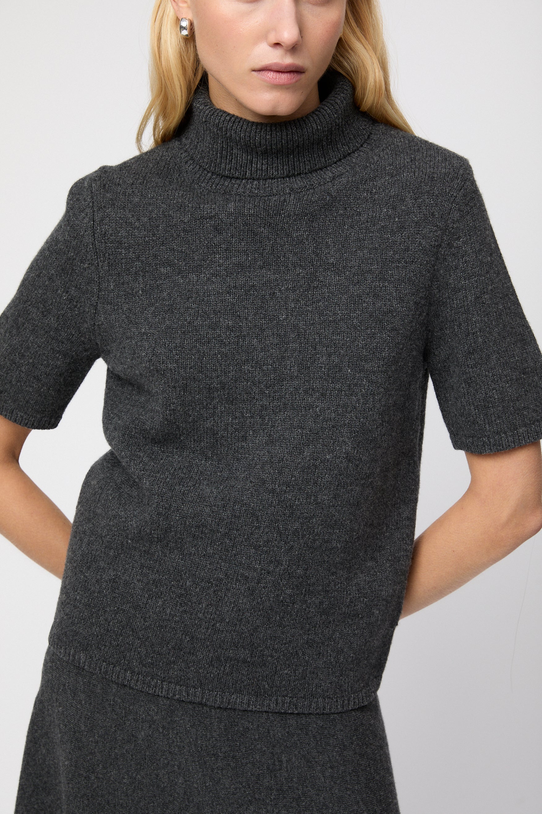 Relaxed Turtleneck Tee - Graphite