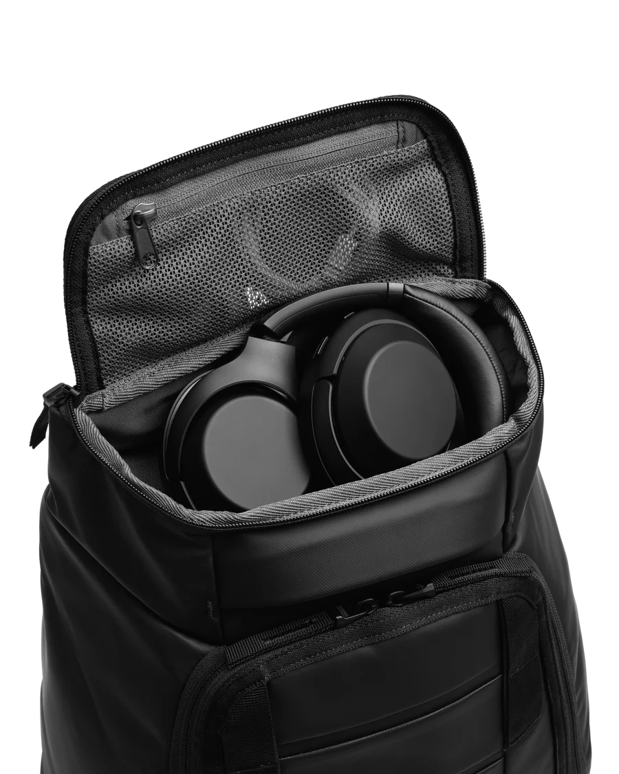 Hugger Backpack 20L - Black Out