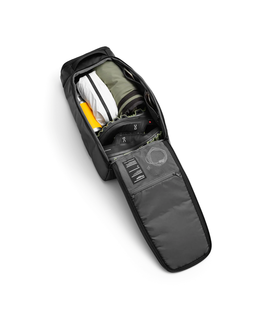 Hugger Backpack 20L - Black Out