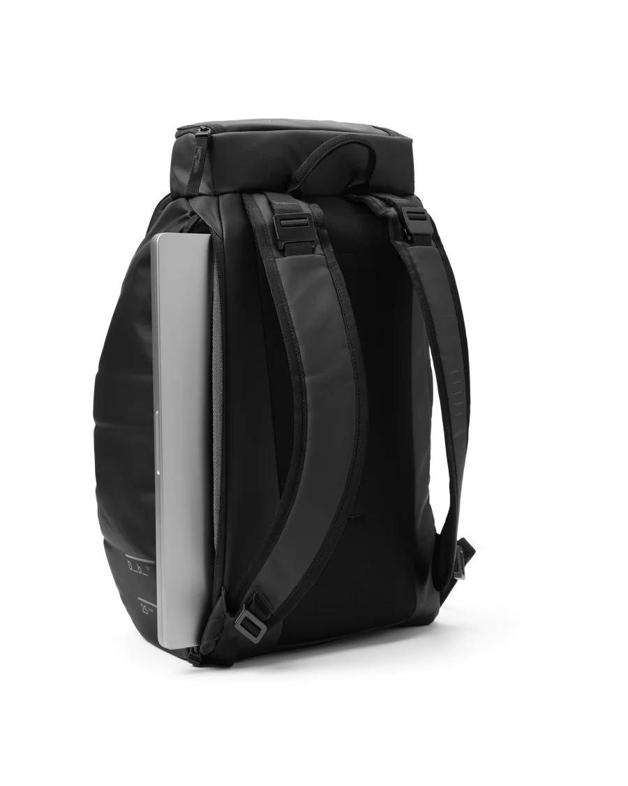 Hugger Backpack 20L - Black Out